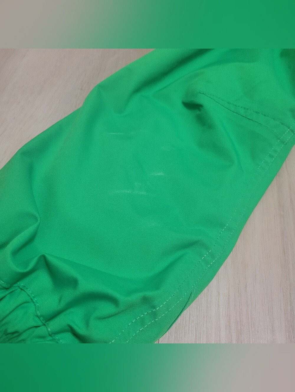 686 Waterproof Snowboarding Jacket - Picture 11 of 12